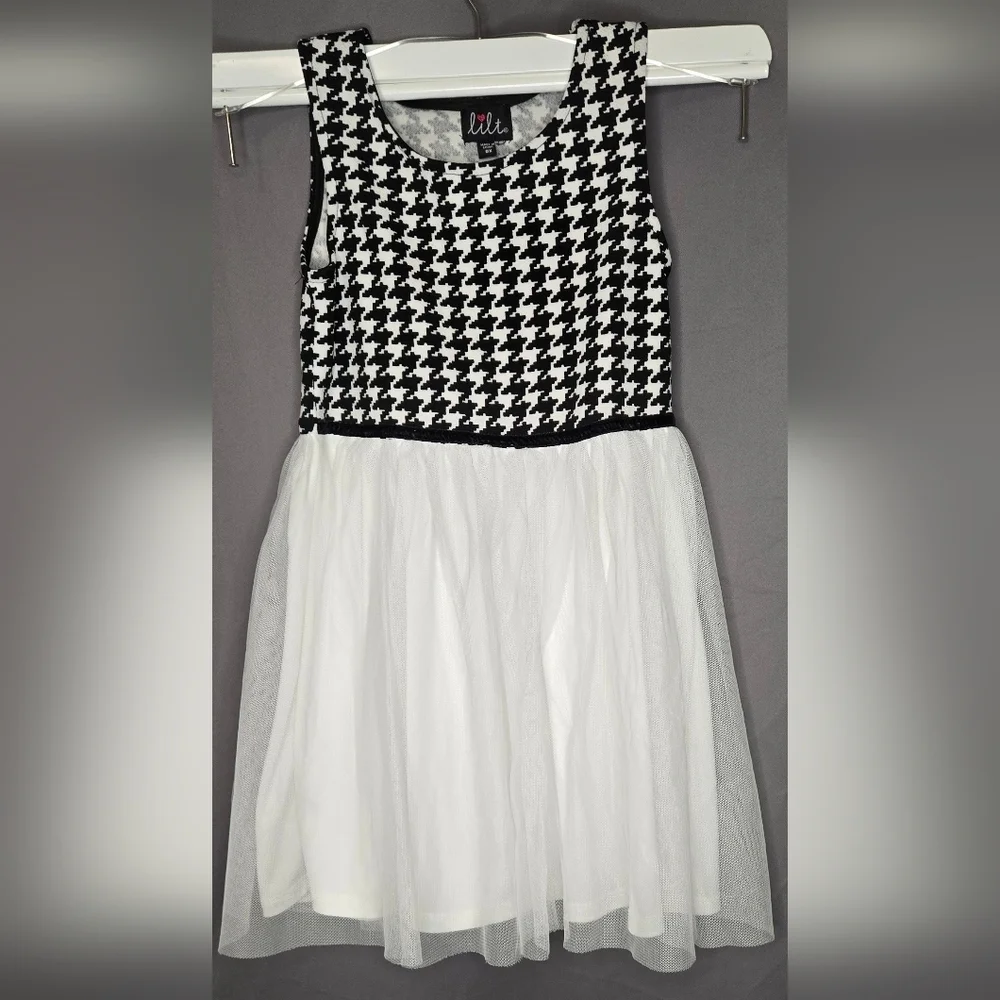 Girls Black And White Size 6X Formal Dress.